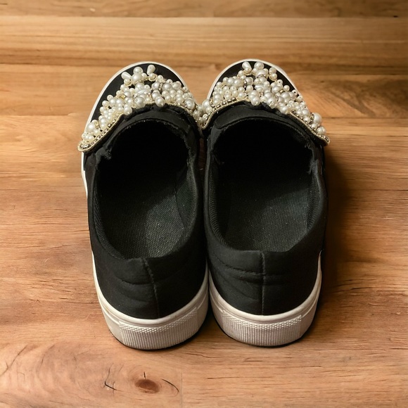 🔥Gorgeous Blingy Gold Pearl & Rhinestone Comfortable Slip On Sneakers! - Picture 8 of 11